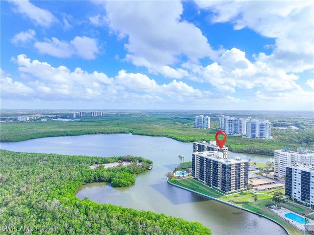 15 Bluebill AVE 103AA, Naples, FL 34108