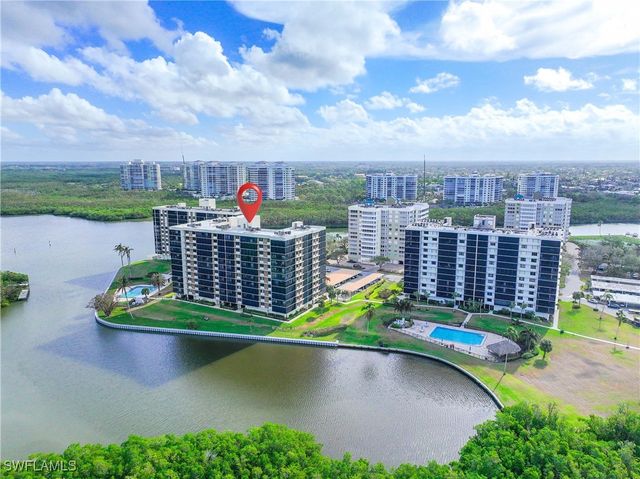 15 Bluebill AVE 103AA, Naples, FL 34108