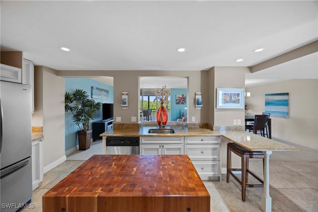 15 Bluebill AVE 103AA, Naples, FL 34108