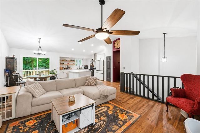 1172 Ridgeside Drive NW, Acworth, GA 30102