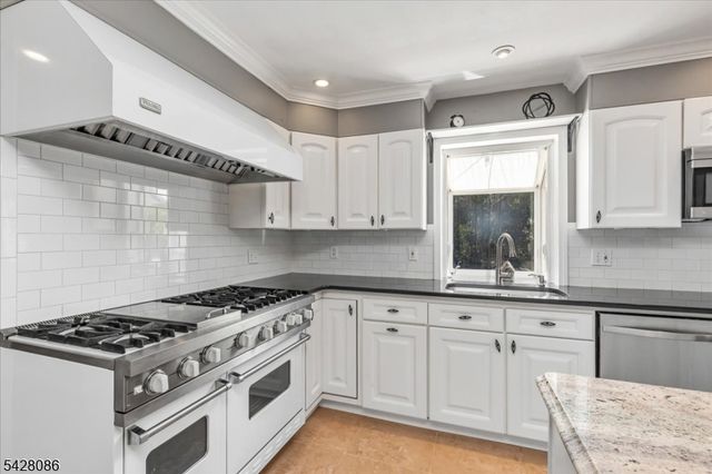 23 Saint Johns Pl, Fanwood Boro, NJ 07023
