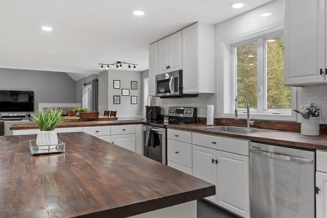 731 Foster Rd, Ashby, MA 01431