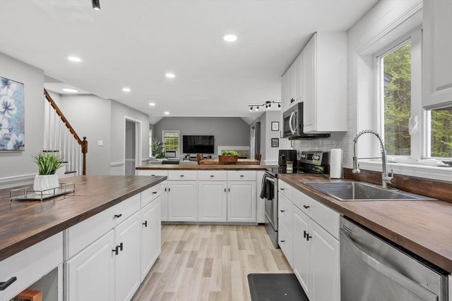 731 Foster Rd, Ashby, MA 01431