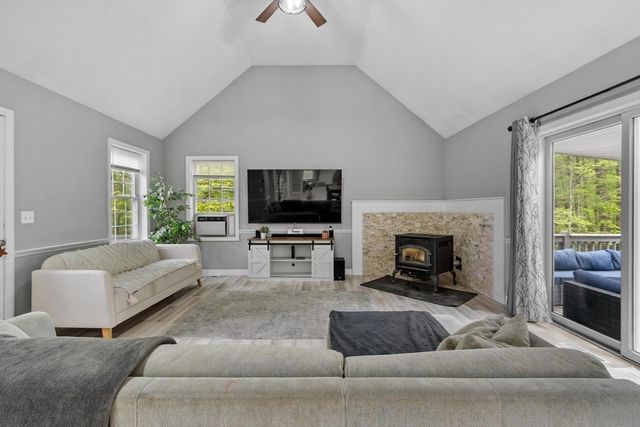 731 Foster Rd, Ashby, MA 01431