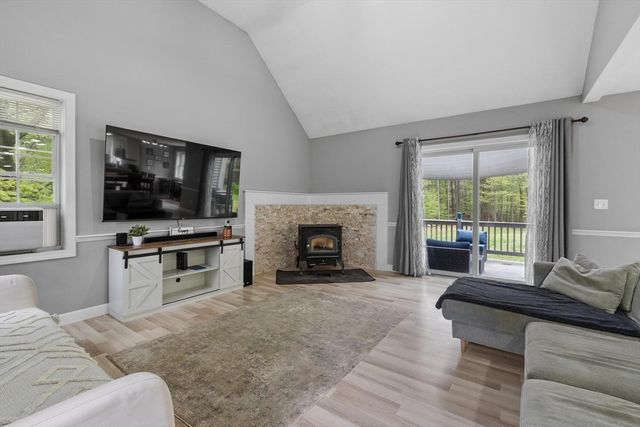 731 Foster Rd, Ashby, MA 01431