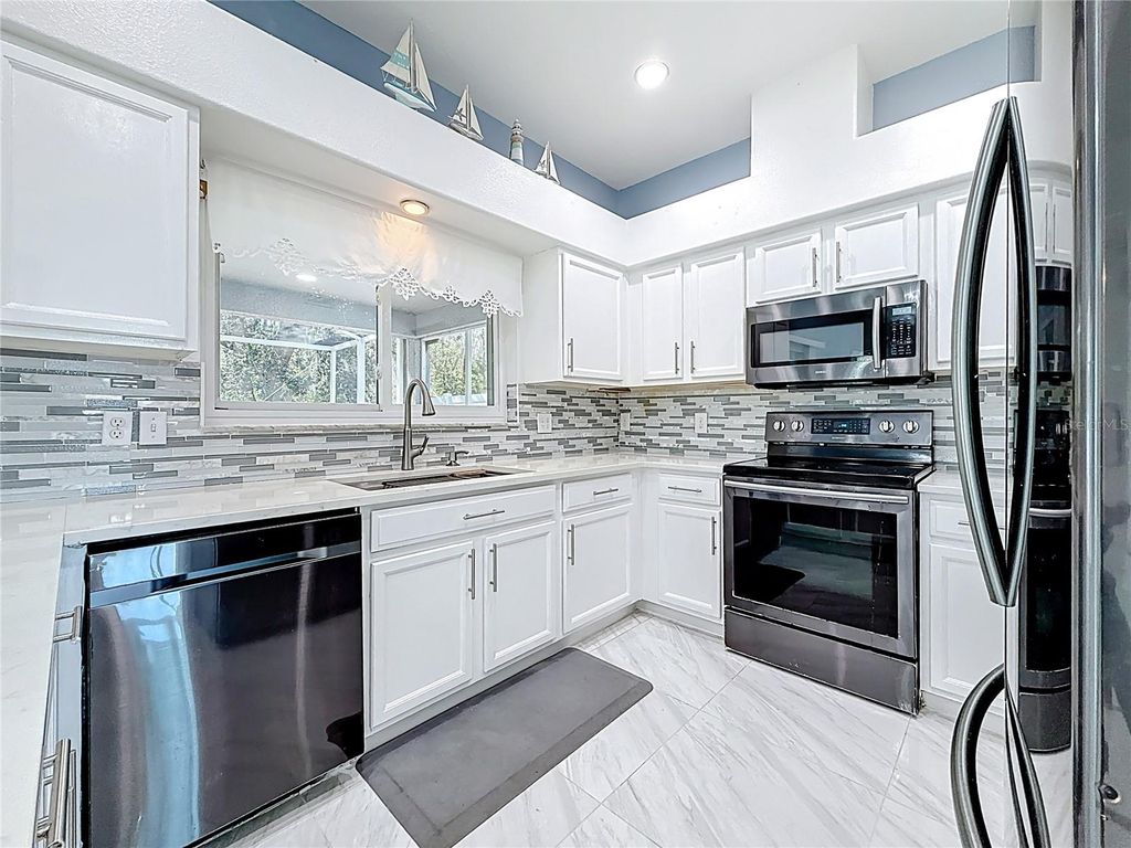 Image 16 of property listing at 380 ROSALIND LANE, Oldsmar, FL 34677