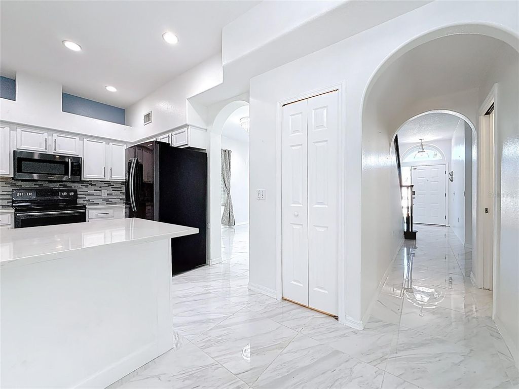 Image 20 of property listing at 380 ROSALIND LANE, Oldsmar, FL 34677