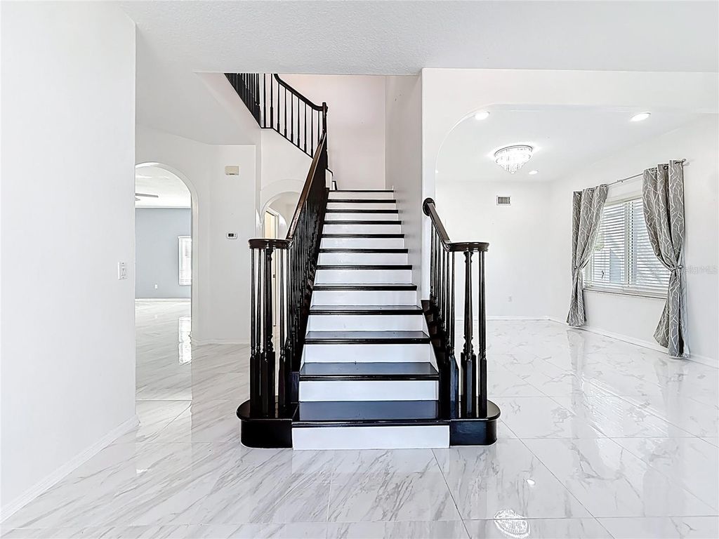 Image 8 of property listing at 380 ROSALIND LANE, Oldsmar, FL 34677