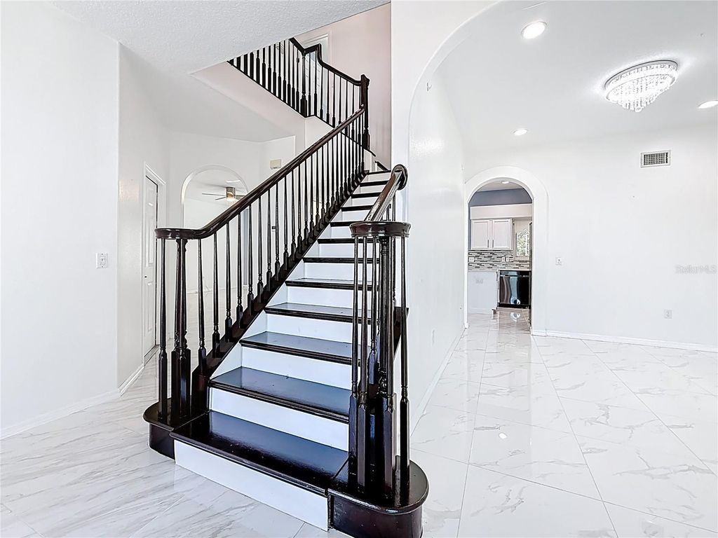 Image 10 of property listing at 380 ROSALIND LANE, Oldsmar, FL 34677