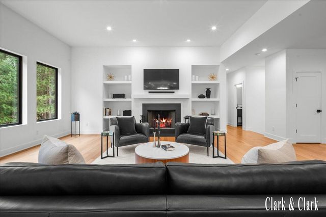 10660 Kissing Ridge Drive Se, Lowell Twp, MI 49331