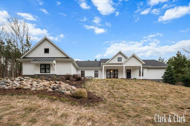 10660 Kissing Ridge Drive Se, Lowell Twp, MI 49331