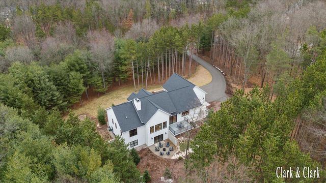 10660 Kissing Ridge Drive Se, Lowell Twp, MI 49331