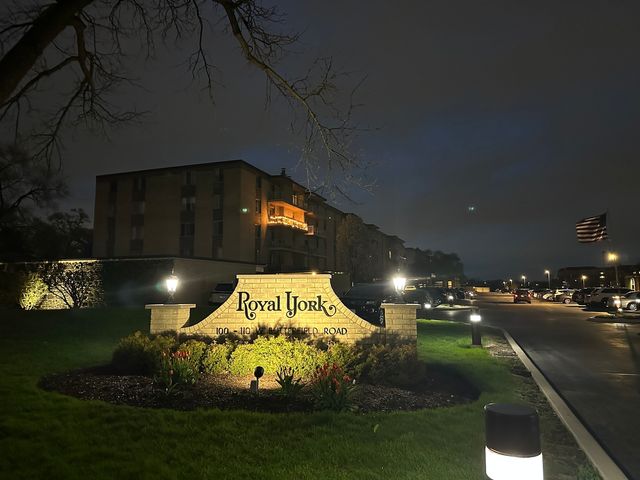 110 W Butterfield Road 402S, Elmhurst, IL 60126