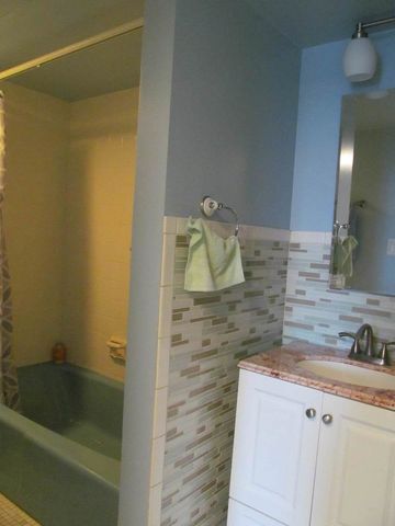 110 W Butterfield Road 402S, Elmhurst, IL 60126