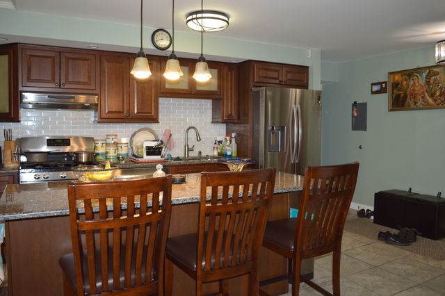 110 W Butterfield Road 402S, Elmhurst, IL 60126