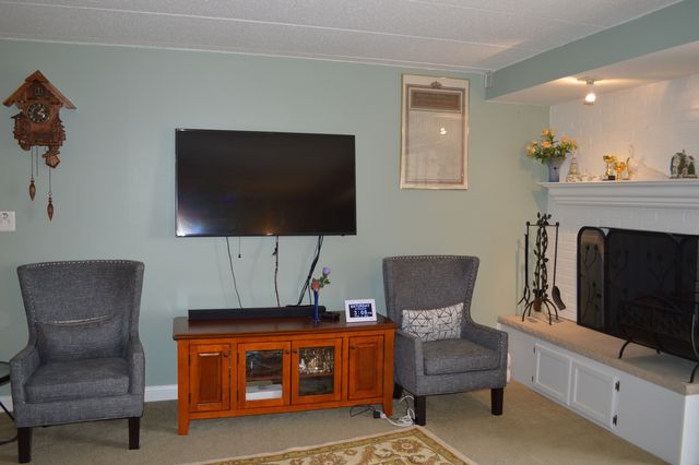 110 W Butterfield Road 402S, Elmhurst, IL 60126