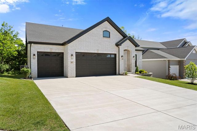 827 Summit Bluff Court, St Louis, MO 63026