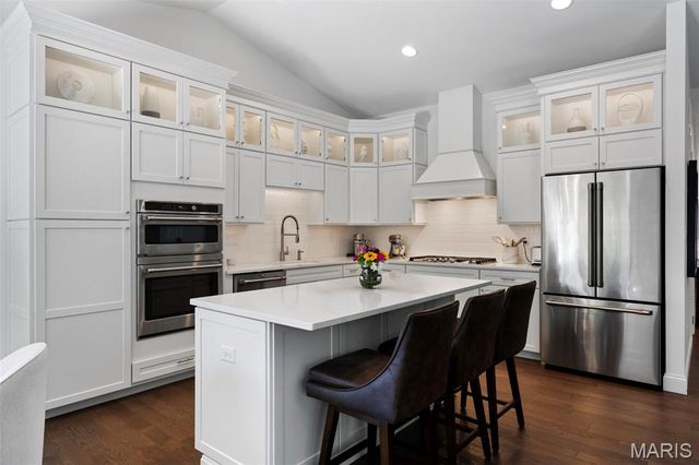 827 Summit Bluff Court, St Louis, MO 63026