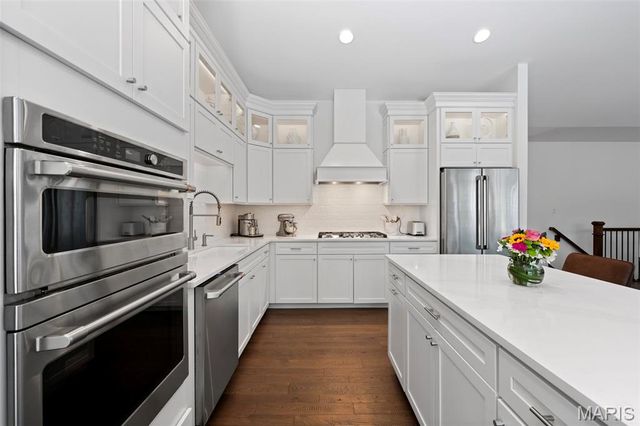 827 Summit Bluff Court, St Louis, MO 63026