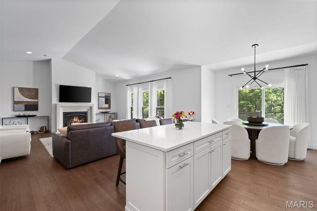 827 Summit Bluff Court, St Louis, MO 63026