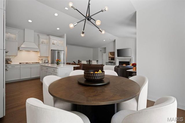 827 Summit Bluff Court, St Louis, MO 63026