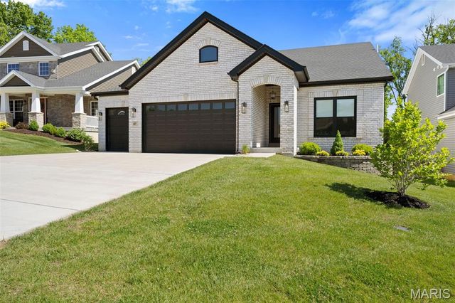 827 Summit Bluff Court, St Louis, MO 63026