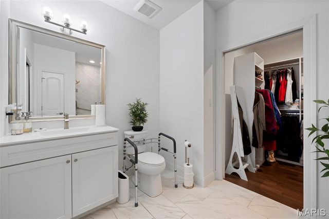 827 Summit Bluff Court, St Louis, MO 63026