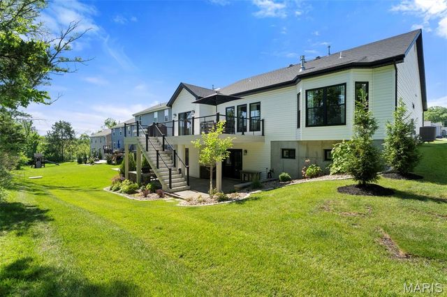 827 Summit Bluff Court, St Louis, MO 63026