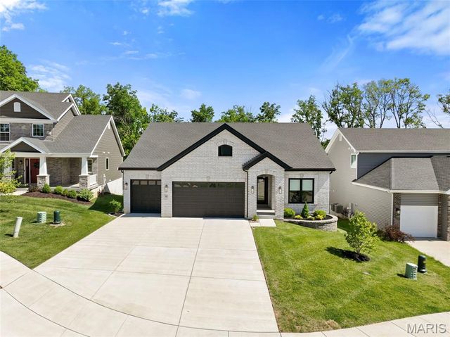 827 Summit Bluff Court, St Louis, MO 63026