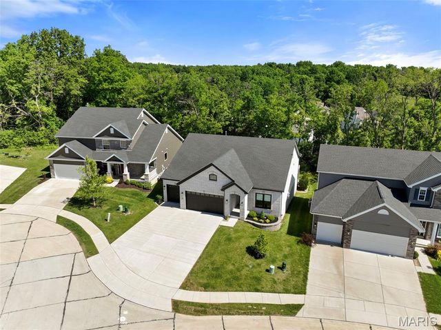 827 Summit Bluff Court, St Louis, MO 63026
