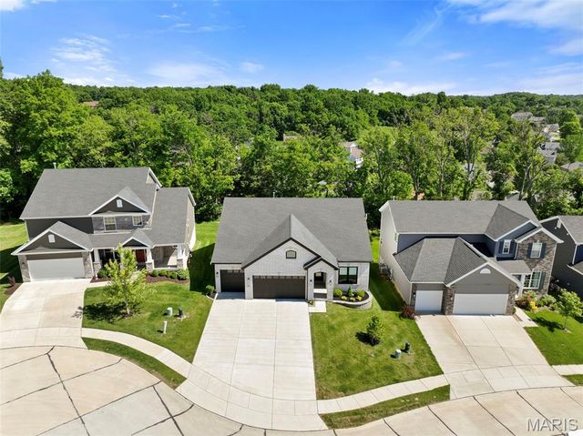 827 Summit Bluff Court, St Louis, MO 63026