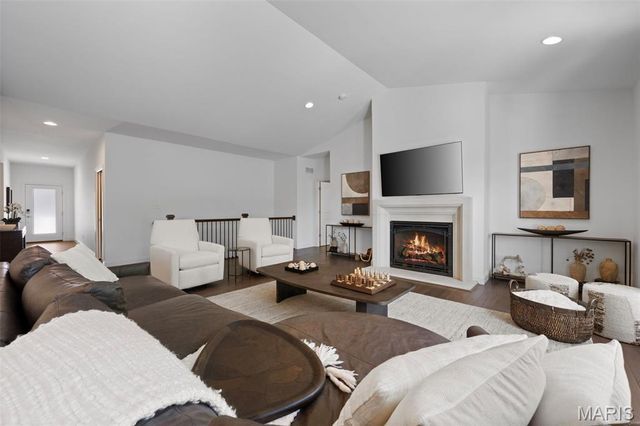 827 Summit Bluff Court, St Louis, MO 63026