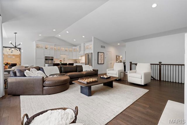 827 Summit Bluff Court, St Louis, MO 63026