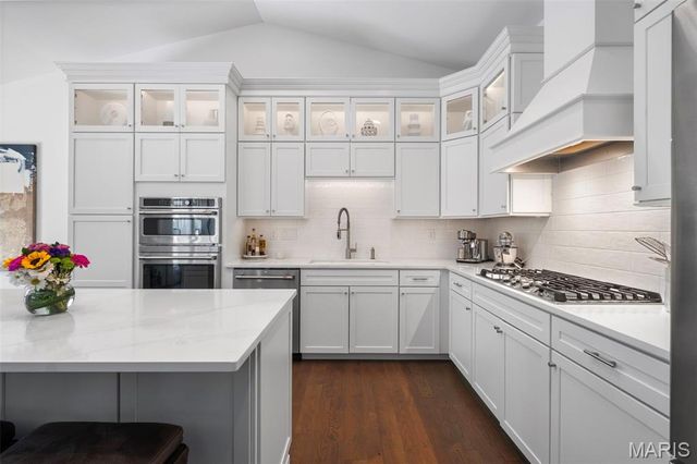 827 Summit Bluff Court, St Louis, MO 63026