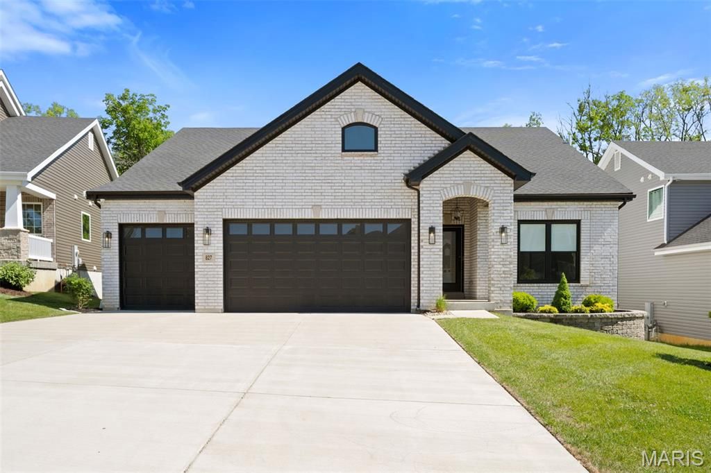 827 Summit Bluff Court, St Louis, MO 63026