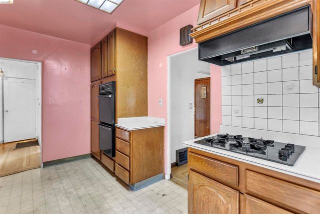 3508 Morcom Ave, Oakland, CA 94619
