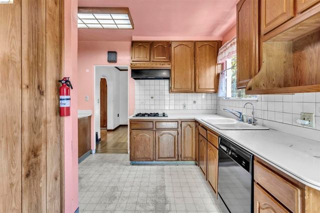 3508 Morcom Ave, Oakland, CA 94619