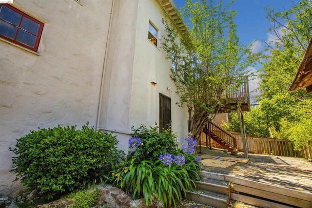 3508 Morcom Ave, Oakland, CA 94619