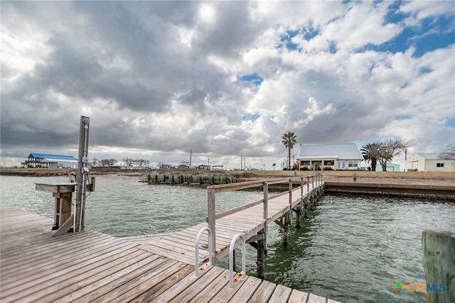 132 Waterfront Alley, Port Lavaca, TX 77979