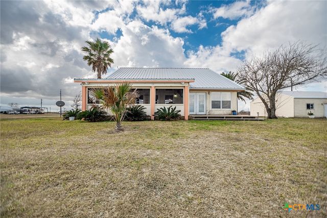 132 Waterfront Alley, Port Lavaca, TX 77979