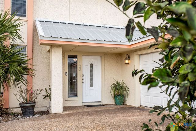 132 Waterfront Alley, Port Lavaca, TX 77979