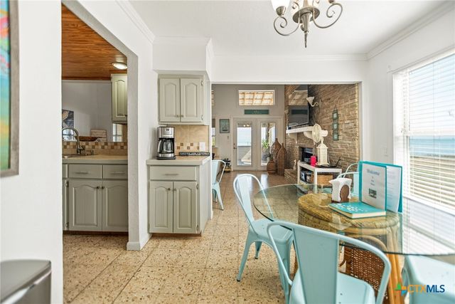 132 Waterfront Alley, Port Lavaca, TX 77979