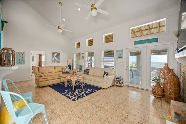 132 Waterfront Alley, Port Lavaca, TX 77979