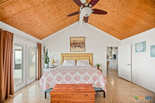 132 Waterfront Alley, Port Lavaca, TX 77979