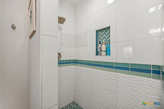 132 Waterfront Alley, Port Lavaca, TX 77979