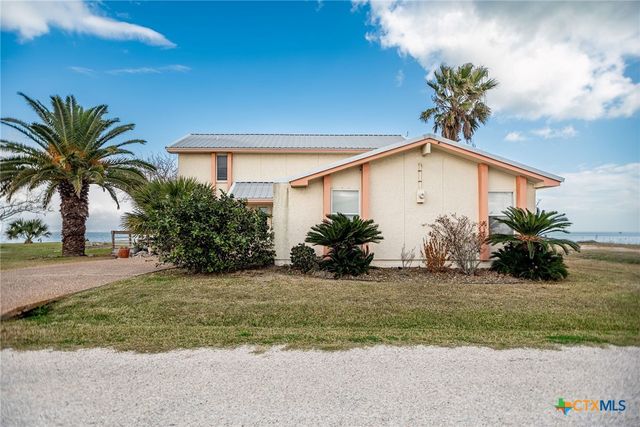 132 Waterfront Alley, Port Lavaca, TX 77979