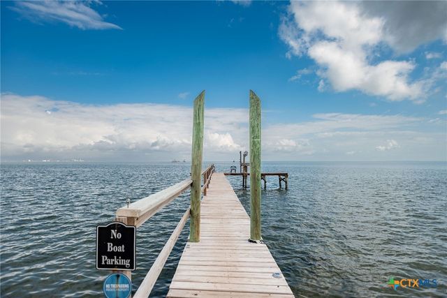 132 Waterfront Alley, Port Lavaca, TX 77979