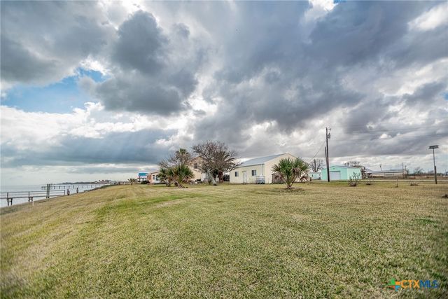 132 Waterfront Alley, Port Lavaca, TX 77979