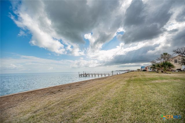 132 Waterfront Alley, Port Lavaca, TX 77979