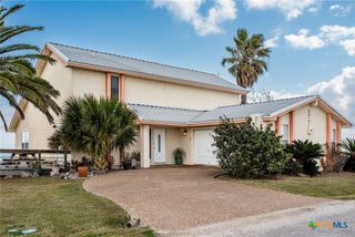 132 Waterfront Alley, Port Lavaca, TX 77979